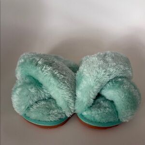 ZARA Fluffy Mint Green Slippers 28-29EU